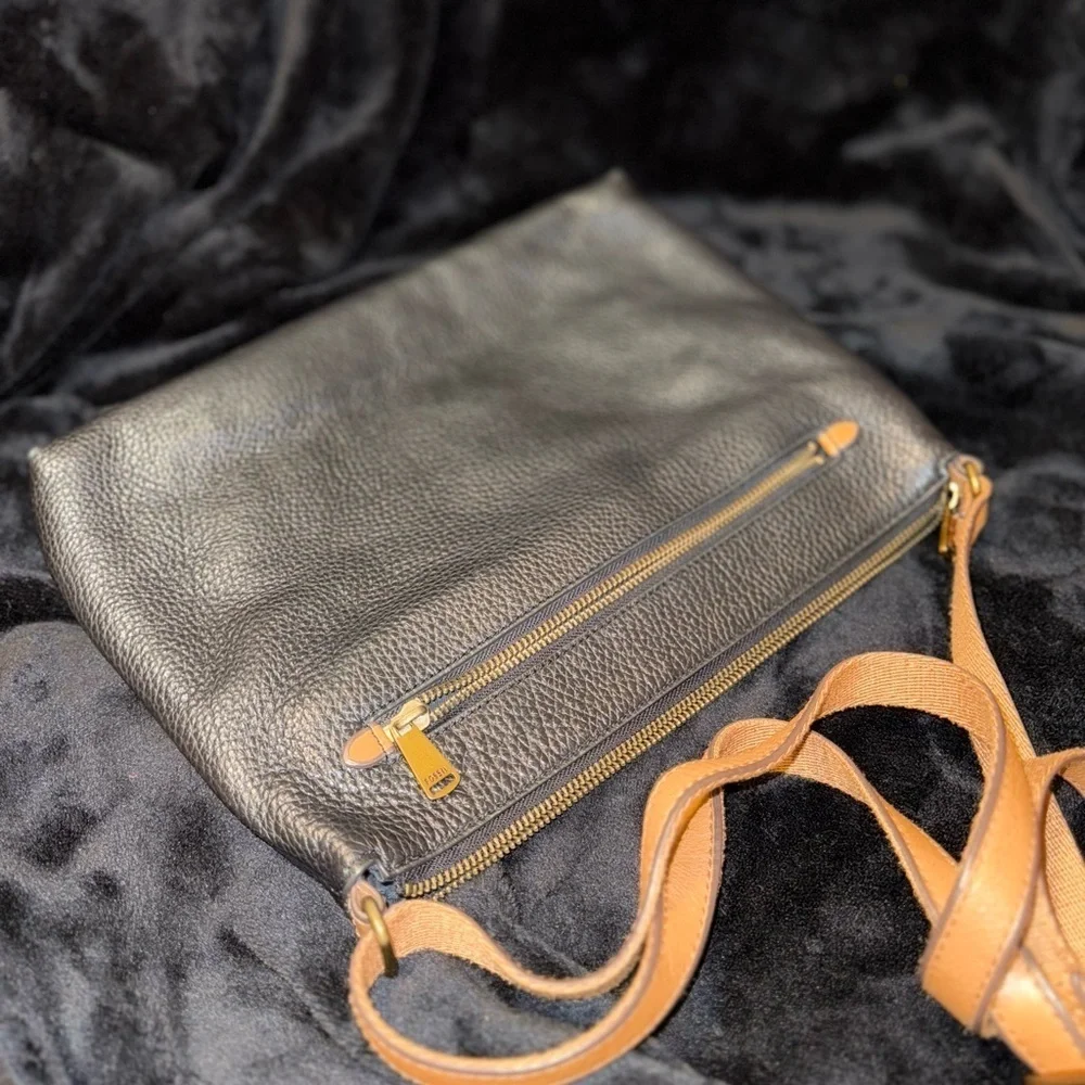 Fossil Black and Tan Crossbody Bag with Structured Elegance